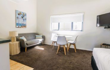 Deluxe 1-Bedroom Suite