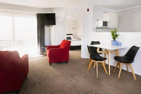 1-Bedroom Suite