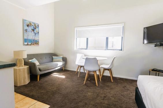 Deluxe 1-Bedroom Suite
