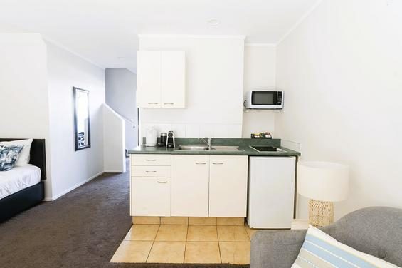 Deluxe 1-Bedroom Suite