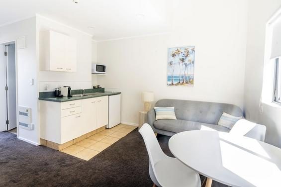 Deluxe 1-Bedroom Suite