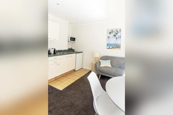 Deluxe 1-Bedroom Suite