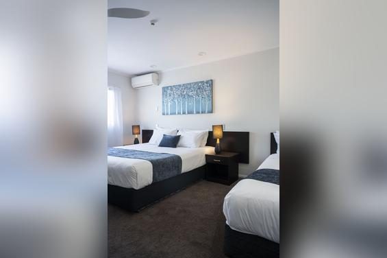 Deluxe 1-Bedroom Suite